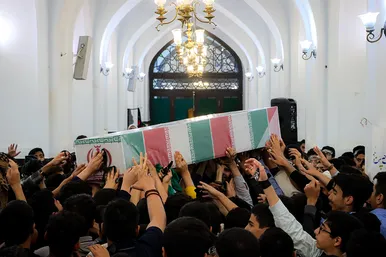 آخرین روز اعتکاف نوجوانان دهه هشتادی در حرم مطهر رضوی