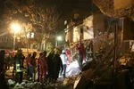 ریزش یک ساختمان دو طبقه و نجات معجزه آسای دو نفر توسط آتش نشانان مشهدی