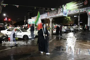 گزارش تصویری | باران رحمت الهی، برکت شصت‌ویکمین شب حضور مردم مشهد در خیابان