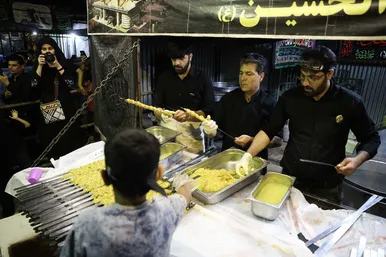 آیین سینی گردانی حضرت قاسم علیه السلام در شب هشتم محرم