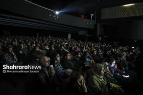 سومین روز جشنواره فیلم فجر در مشهد چگونه گذشت؟ | استقبال  خوب مخاطبان از &laquo;زنده&zwnj;شور&raquo; و &laquo;قایق&zwnj;سواری در تهران&raquo; + فیلم