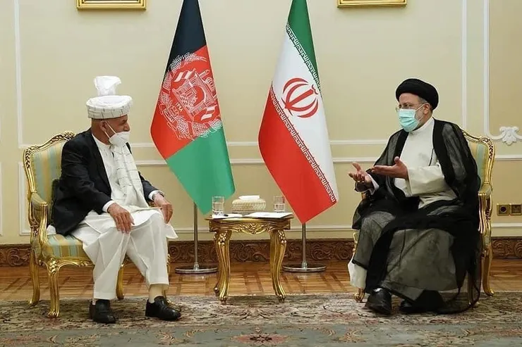 رئیسی و اشرف غنی با یکدیگر دیدار کردند | رئیسی: همسایگان جایگاهی مهم در سیاست خارجی ما دارند