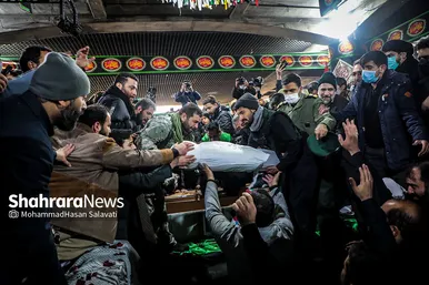 مراسم تدفین پیکر ۳ شهید گمنام در میدان شهدا مشهد
