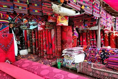 گلیم‌های رنگارنگ بازار میمنه در فاریاب افغانستان