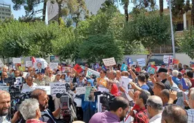 تجمع خانواده&zwnj;های اعضای گرفتار شده در گروهک منافقین مقابل سفارت ترکیه در تهران