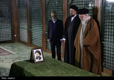 گزارش تصویری | حضور رهبر انقلاب اسلامی در حرم مطهر حضرت امام خمینی (ره)