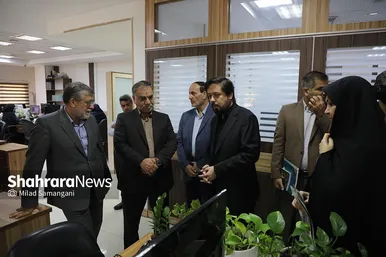 گزارش تصویری از بازدید عضو دفتر حفظ و نشر آثار رهبر معظم انقلاب اسلامی و شهردار مشهد مقدس از مؤسسه فرهنگی شهرآرا