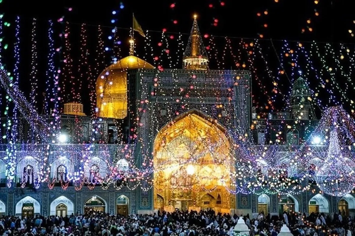 اقامه نماز جعفر طیار و قرائت دعای سمات در حرم مطهر امام رضا(ع) برای تعجیل امر فرج