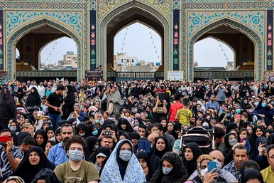 آئین اذن عزای حسینی و تعویض پرچم گنبد حرم مطهر رضوی