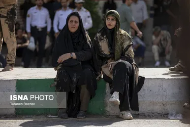 محرم ۱۴۰۴ | عکس‌هایی از آیین گل مالی روز عاشورا در خرم آباد
