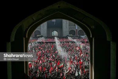 گزارش تصویری | اقامه نماز بر پیکر رهبر شهید و خانواده ایشان با حضور میلیونی عاشقان