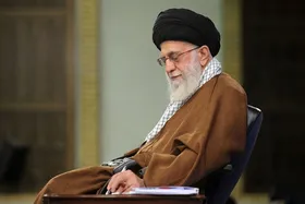 رهبر معظم انقلاب: کتاب &laquo;ایستگاه خیابان روزوِلت&raquo; پُرکننده&zwnj; خلأ رسانه&zwnj;ای&zwnj;تبلیغاتی است
