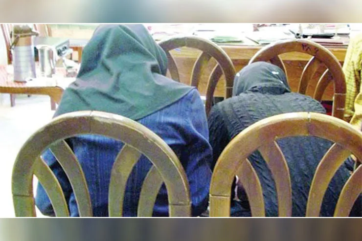 زنانی که همراه کودک و دختر نوجوان سرقت می‌کردند، در مشهد دستگیر شدند