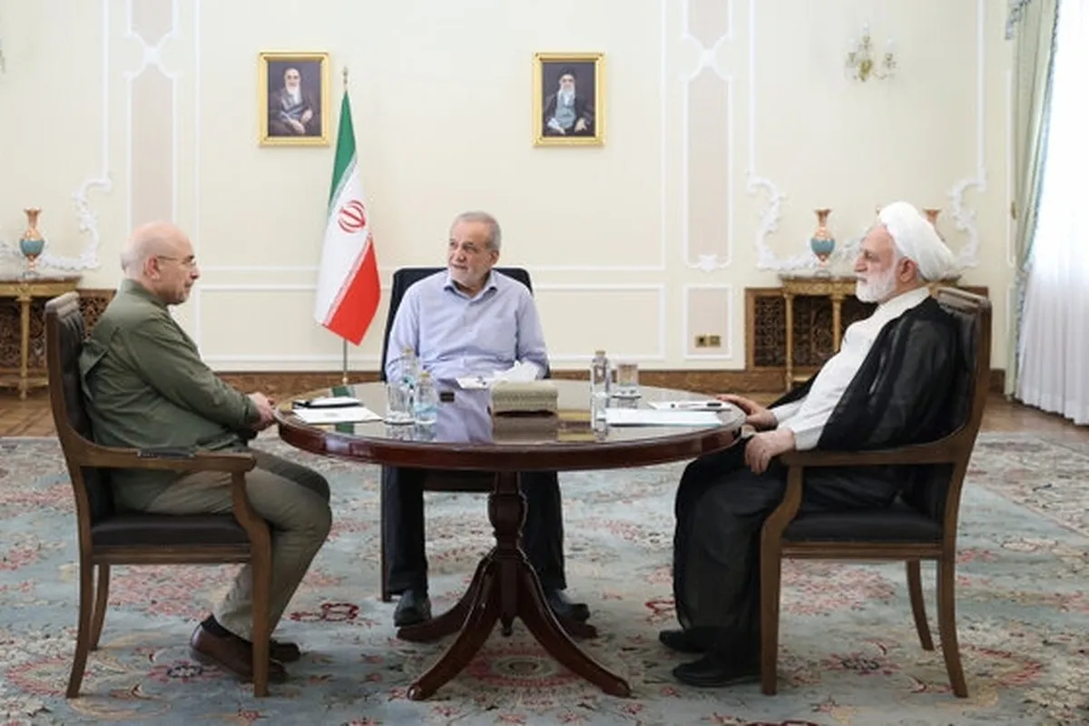 به میزبانی رئیس جمهور، نشست مشترک سران قوا برگزار شد