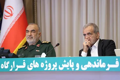 عکس‌هایی از حضور رئیس‌جمهور در قرارگاه سازندگی خاتم‌الانبیا(ص)