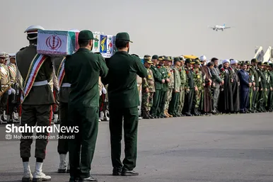 استقبال از پیکر مطهر ۱۲ شهید گمنام دفاع مقدس در فرودگاه هاشمی نژاد مشهد
