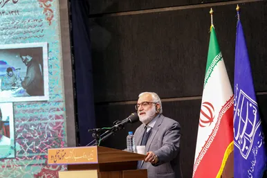 رونمایی از کتاب متولد چهل و دو