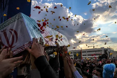 تشییع پیکر مطهر 5 شهید مدافع حرم در مشهد