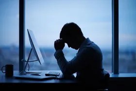 نتیجه تحقیقات جدید: ضرر استرس کاری و دود دست&zwnj;دوم سیگار برابر است!