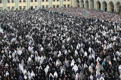 اقامه نماز عید فطر در حرم مطهر رضوی‎
