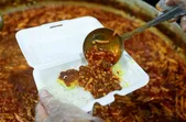 اطعام ۱۱ هزار نفر در بزرگ‌ترین سفره اطعام کشور در مشهد + فیلم