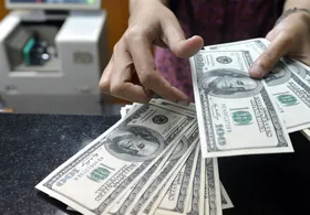 نرخ دلار تا زیر ۲۰ هزار تومان سقوط می&zwnj;کند؟
