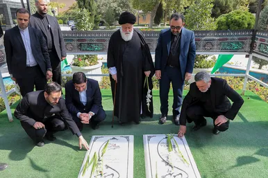 جلسه قرارگاه مرکزی خدمت رسانی به زائرین حرم مطهر رضوی