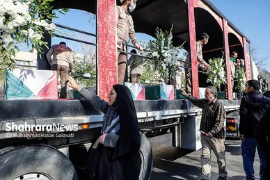 گزارش تصویری | ساعاتی پیش از مراسم تشییع پیکر شهدای مدافع امنیت در مشهد (۲۲ دی ۱۴۰۴)