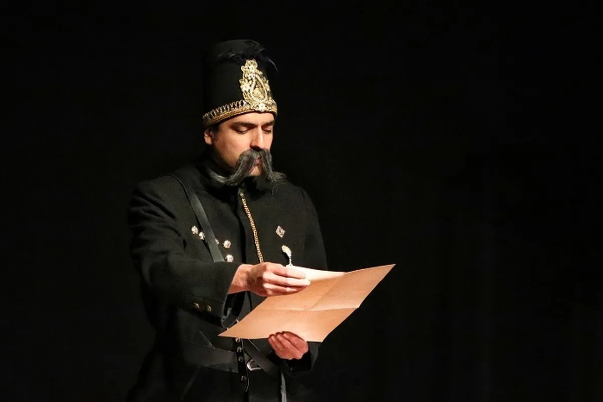 نگاهی به نمایش «سلطان صاحبقران» که توسط کار اولی‌ها روی صحنه رفته است