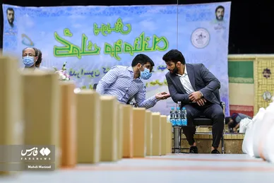 کمک مؤمنانه قهرمانان کشتی