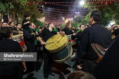 گزارش تصویری | آیین مشعل گردانی نجفی های مقیم مشهد در شب عاشورا