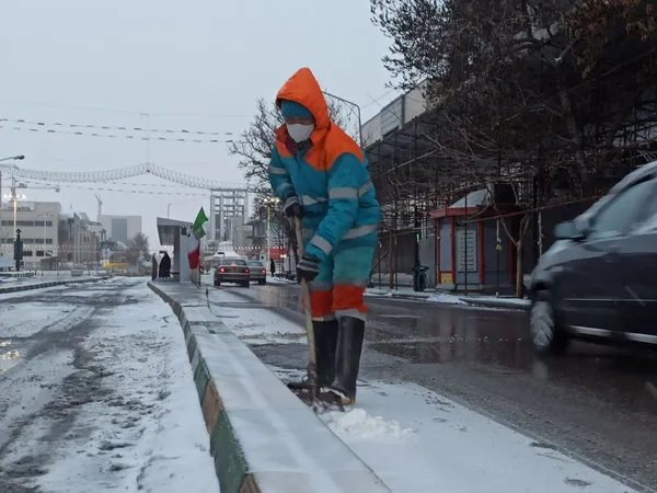 دست‌مریزاد و خداقوت به پاکبانان شهر مشهد | تلاش‌های بی‌وقفه در دمای زیر صفر درجه همچنان ادامه دارد + تصاویر