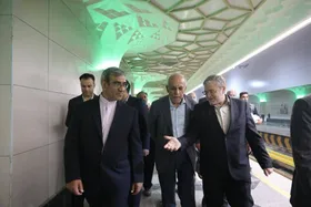 مشاور عالی و دستیار ویژه رئیس&zwnj;جمهور در بازدید از ایستگاه باب&zwnj;الجواد(ع) مترو مشهد: این ایستگاه از نظر معماری با همه ایستگاه&zwnj;های مترو متفاوت است + فیلم