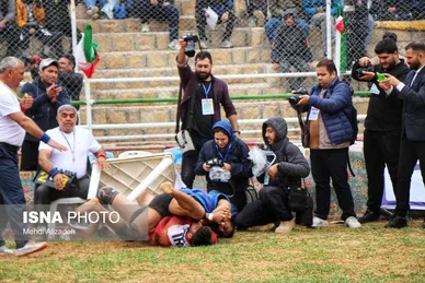 مسابقات کشتی با چوخه اسفراین