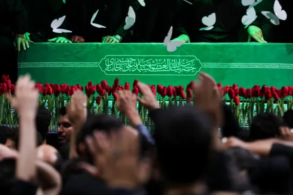 مراسم وداع با پیکر رهبر شهید انقلاب در جوار حسینیه امام‌خمینی برگزار شد + فیلم و عکس (۱۱ تیر ۱۴۰۵)