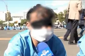 ویدئو | شاخ و شانه کشیدن یکی از اراذل و اوباش بازداشت&zwnj;شده