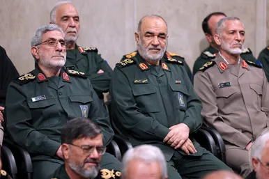 عکس‌هایی از دیدار هزاران نفر از بسیجیان سراسر کشور با رهبر معظم انقلاب (۵ آذر ۱۴۰۳)