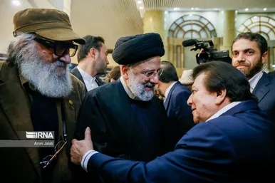 عکس‌هایی از افطاری رئیس جمهور با بازیگران
