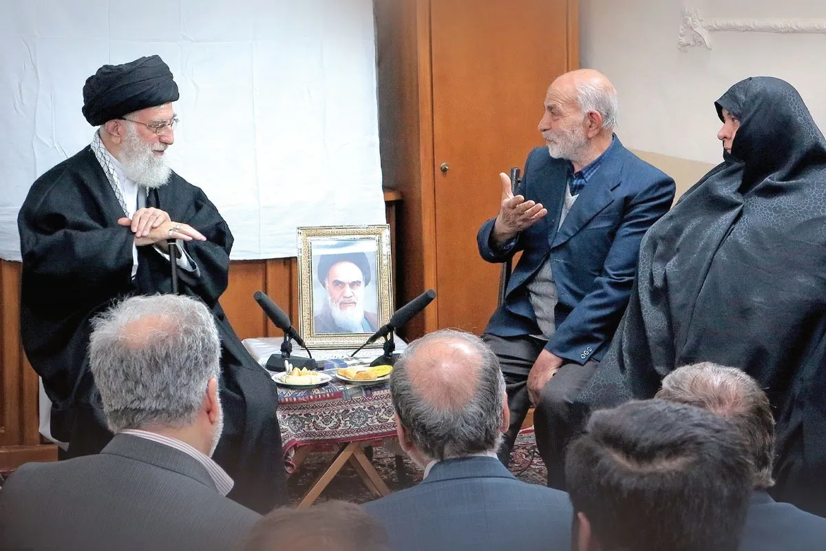 خاطرات خانواده شهدای مشهدی از روزی که میزبان رهبر شهیدمان بودند | یاد آن میهمان عزیز