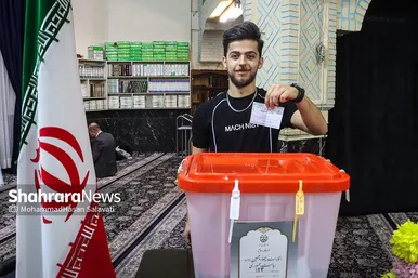 عکس‌هایی از مرحله دوم انتخابات چهاردهمین دوره ریاست‌جمهوری در مشهد (۶)