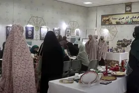 آثار زنان هنرمند افغانستان در کنسولگری ایران در هرات به نمایش گذاشته شد