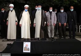 ویدئو| رهبر معظم انقلاب بر پیکر مرحوم آیت&zwnj;الله حسن&zwnj;زاده آملی نماز اقامه کردند