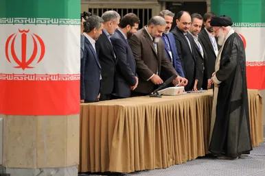مرحله دوم رأی‌گیری انتخابات چهاردهمین دوره ریاست‌جمهوری با حضور رهبر معظم انقلاب اسلامی