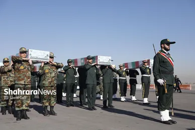 گزارش تصویری | مراسم استقبال از پیکر‌های مطهر ۱۴ شهید گمنام دفاع مقدس در مشهد (۶ آذر ۱۴۰۳)