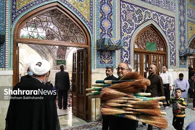 آیین جاروکشی حرم مطهر رضوی