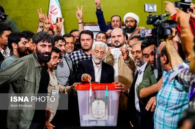 عکس‌هایی از پزشکیان و جلیلی پای صندوق رای در مرحله دوم انتخابات