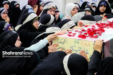 آخرین روز اعتکاف نوجوانان دهه هشتادی در حرم مطهر رضوی