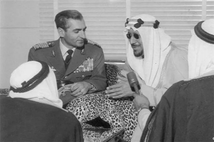 بحرین، هبه پهلوی به انگلیس