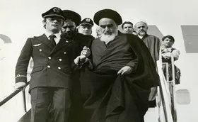 ویژه&zwnj;برنامه&zwnj;های دهه فجر در حرم بنیانگذار انقلاب برگزار شد (۱۲ بهمن ۱۴۰۳)