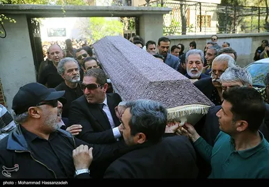 عکس‌هایی از تشییع پیکر رضا داودنژاد